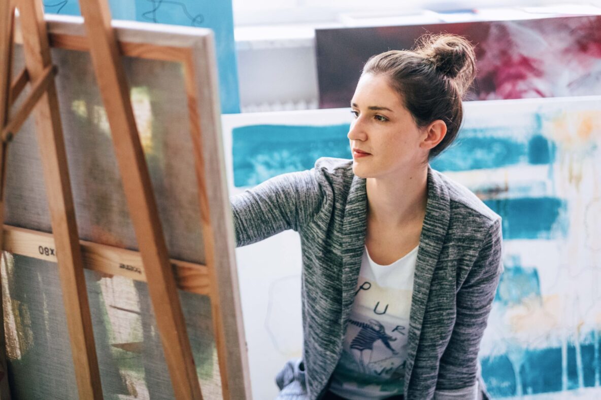 Simona Ledl headshot